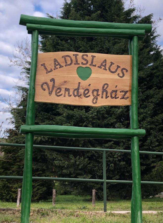 Ladislaus Schnaps-Haus Falusi Vendeghaz Csolnok 外观 照片